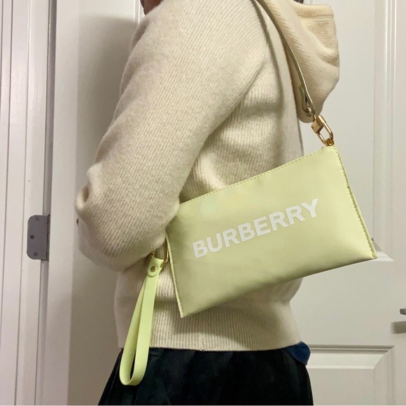 🆕 Burberry Cosmetic Pouch Converted Shoulder Bag with Wristlet Lime Green - Picture 4 of 13